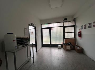 Local comercial · 82m² · Alquiler Local Comercial en Flores