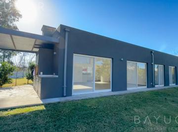 Casa · 130m² · 4 Ambientes · 2 Cocheras · Venta - Casa en Barrio Los Arces