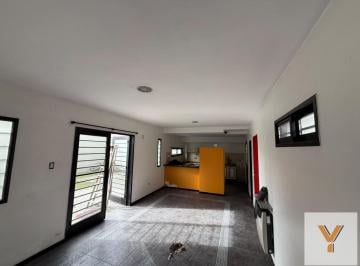 Casa · 84m² · 3 Ambientes · Casa en Alquiler - 2 Dorm. 1 Baño - 104 m - La Plata