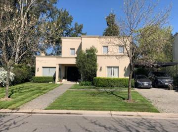 Casa · 220m² · 6 Ambientes · 1 Cochera · Lote Interno Exclusiva! Arboleda Increible