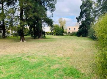 Terreno · 1121m² · Frente a La Plaza