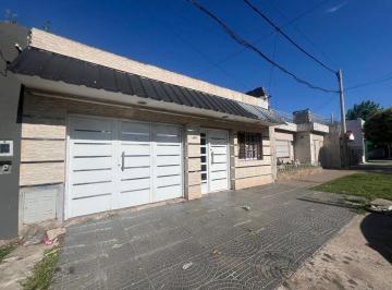Casa · 88m² · 2 Ambientes · Venta Casa Al Frente un Dormitorio