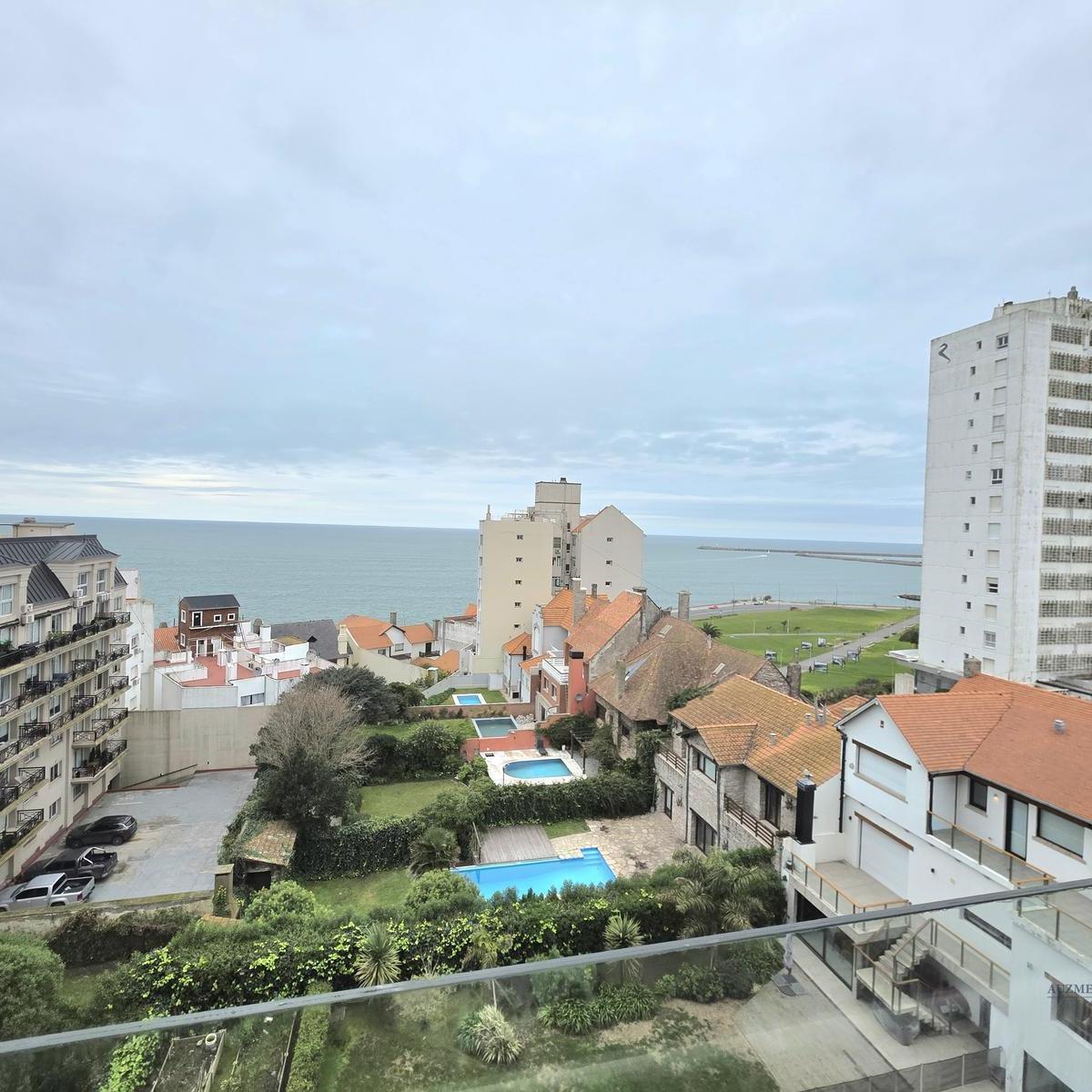 Departamento 3 ambientes 2 cocheras alquiler 24 meses -Amplio living comedor con balcon saliente y vista plena al mar