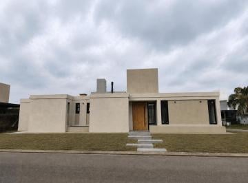 Casa · 186m² · 5 Ambientes · 2 Cocheras · Casa en Venta en Las Cañitas Malagueño, 3 Dorm., Apta Crédito.