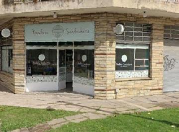 Local comercial de 1 ambiente, Morón · Alquiler Ámplio Local en Esquina a Media Cuadra de La Av Hipólito Yrigoyen