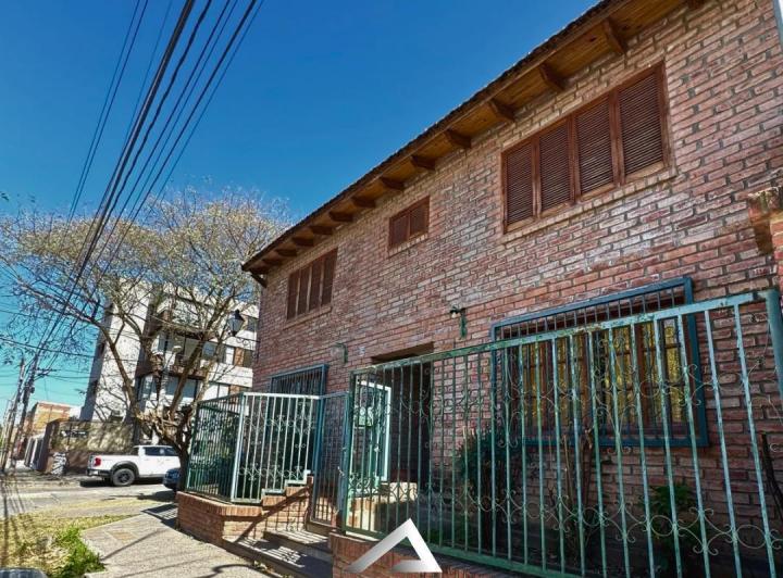 Casa · 250m² · 8 Ambientes · 2 Cocheras