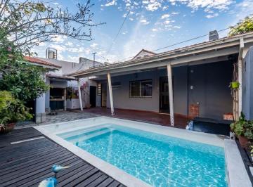 Casa · 138m² · 3 Ambientes · 1 Cochera · Venta Casa 3 Ambientes Martínez C/pileta y Cochera