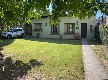 Casa · 100m² · 3 Ambientes · 1 Cochera · Casa en Venta con Gran Lote en Luis Guillon