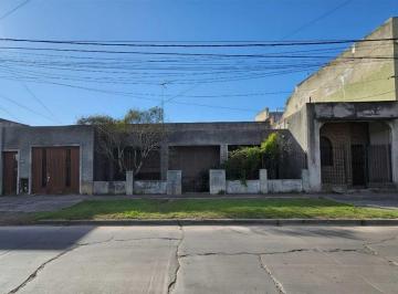 Casa · 220m² · 4 Ambientes · 1 Cochera · Venta Casa Para Renovación Integral Villa Tesei