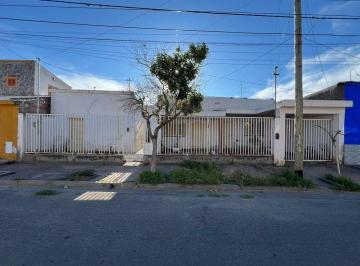 Casa · 276m² · 10 Ambientes · Se Vende Casa, Cerca de La Unca
