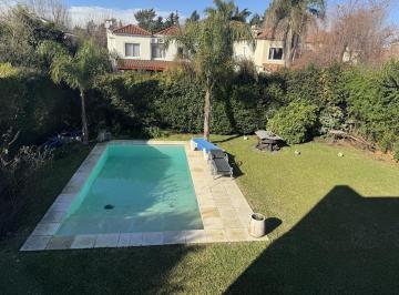 Casa · 210m² · 5 Dormitorios · 2 Cocheras · Casa en Alquiler en Santa Maria de Los Olivos