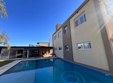 Casa · 324m² · 5 Ambientes · 2 Cocheras · Venta Casa 2 Dormi + Duplex en Las Acequias