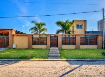 Casa · 324m² · 5 Ambientes · 2 Cocheras · Venta Casa 2 Dormi + Duplex en Las Acequias