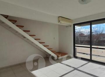 Casa · 180m² · 4 Ambientes · 1 Cochera · En Alquiler Triplex 3 Dorm.