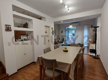 PH · 135m² · 4 Ambientes · 1 Cochera · Se Vende PH Triplex, 4 Ambientes! con Balcón, Terraza, Cochera Fija. Unico en Palermo