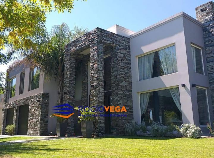 Casa · 1000m² · 4 Dormitorios · 1 Cochera
