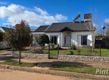 Casa · 214m² · 4 Dormitorios · Distinguida Propiedad. 4 Dorm.. Sobre Mitre. San Jose. Entre Rios