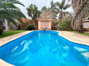 Casa · 152m² · 3 Ambientes · 2 Cocheras · Vende Terreno con 2 Duplex y Pileta 368 m² Tot
