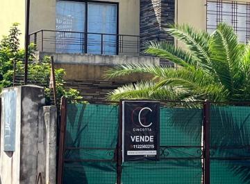 Casa de 5 ambientes, Hurlingham · Casa Sobre Pedro Diaz en Hurlingham, Oportunidad!