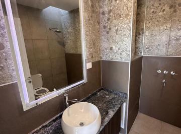 Casa · 170m² · 7 Ambientes · 2 Cocheras · Tríplex 4d de Categoría en Venta - Precio Negociable - Campo Chico