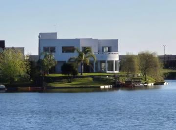 portada · Casa Moderna a La Laguna con 50 m de Costa, 4 Dorm. y Pileta Climatiz