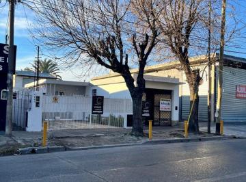 Casa de 4 ambientes, Morón · Casa Sobre Av Santa Rosa. Muy Comercial
