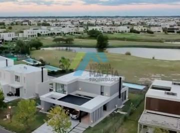 Casa · 350m² · 5 Ambientes · 2 Cocheras · Casa en Venta en El Cantón Golf, El Cantón, Escobar