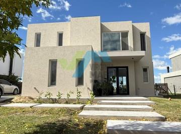 Casa · 280m² · 5 Ambientes · 2 Cocheras · Casa en Venta en El Cantón Golf, El Cantón, Escobar