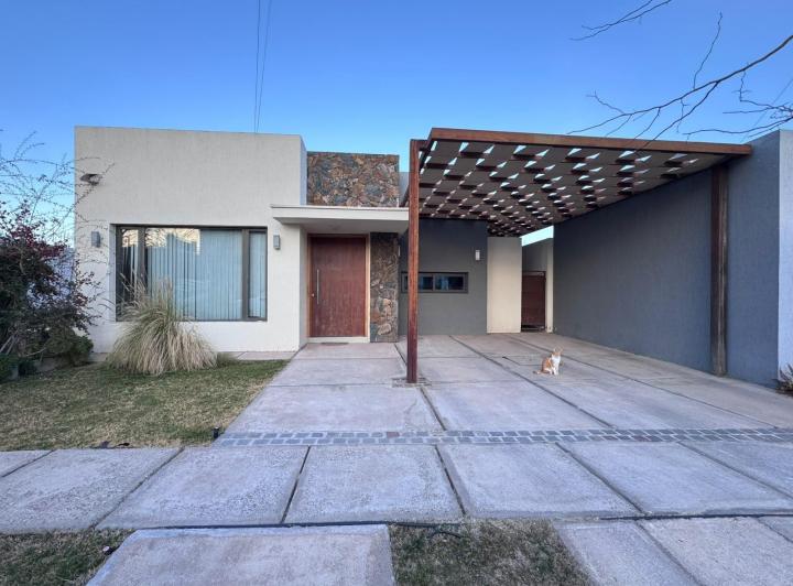Casa · 160m² · 2 Cocheras