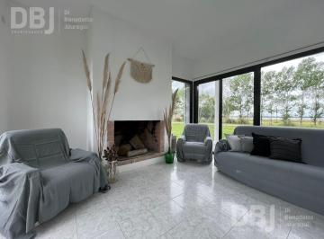 Casa · 190m² · 5 Ambientes · 3 Cocheras · Venta de Casa 5 Ambientes en Chascomus