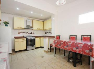 Casa · 250m² · 6 Ambientes · 1 Cochera · Venta Casa Munro Permuta