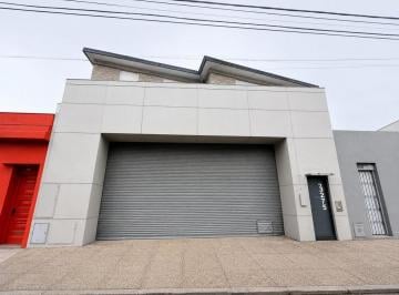 Local comercial · 385m² · Alquiler Importante Local Comercial - Galpon Sobre Av Juan B Justo