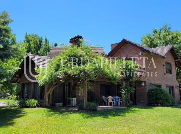 Casa · 302m² · 6 Ambientes · 2 Cocheras · Casa en Venta en Mapuche Country Club, Pilar