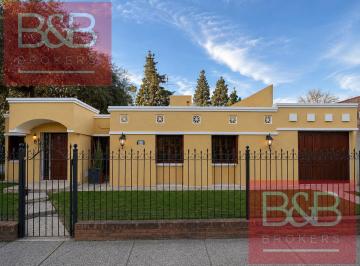 Casa · 208m² · 5 Ambientes · 2 Cocheras · Venta Casa 4 Dorm, 2 Baños, Planta Baja, Villa Belgrano