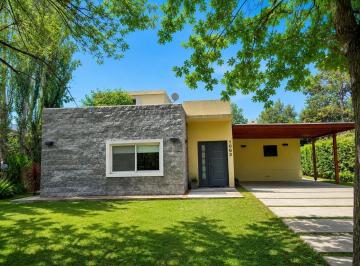 Casa · 200m² · 5 Ambientes · 1 Cochera · Casa en Venta Parque Las Naciones Guernica