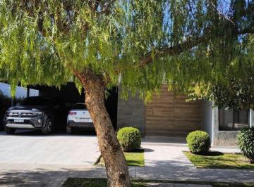 Casa · 153m² · 3 Ambientes · 2 Cocheras · Casa en Venta Barrio Privado Maipu