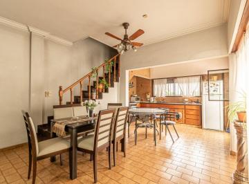 Casa · 250m² · 4 Ambientes · 1 Cochera · Venta Casa 5 Amb. con Local Comercial y Terraza
