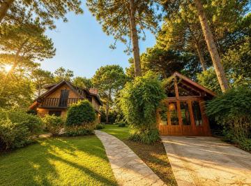 Casa · 183m² · 7 Ambientes · 2 Cocheras · Alquiler Anual 12 Meses | Casa Amoblada en Pinamar