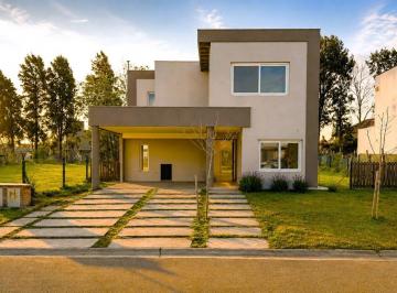 Casa · 199m² · 5 Ambientes · 4 Cocheras · Venta | Casa 5 Ambientes a Estrenar | Santa Ana, Villanueva | Climatización Central | Pileta