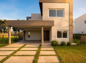 Casa · 199m² · 5 Ambientes · 4 Cocheras · Venta | Casa 5 Ambientes a Estrenar | Santa Ana, Villanueva | Climatización Central | Pileta