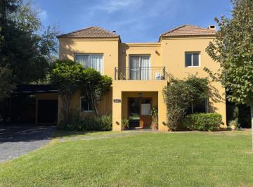 Casa · 150m² · 5 Ambientes · Venta Casa 5 Ambientes con Parrilla y Pileta en El Privilegiado Barrio El Aromo