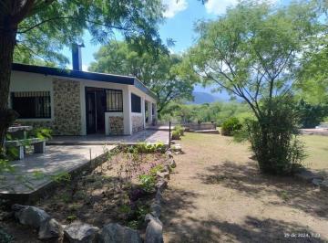 Casa · 246m² · 4 Ambientes · 2 Cocheras · Chalet en Traslasierra Camino Al Dique con Gran Parque