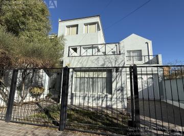 Casa · 304m² · 5 Dormitorios · 1 Cochera · Casa en Barrio Sur / Piscina / a m del Mar