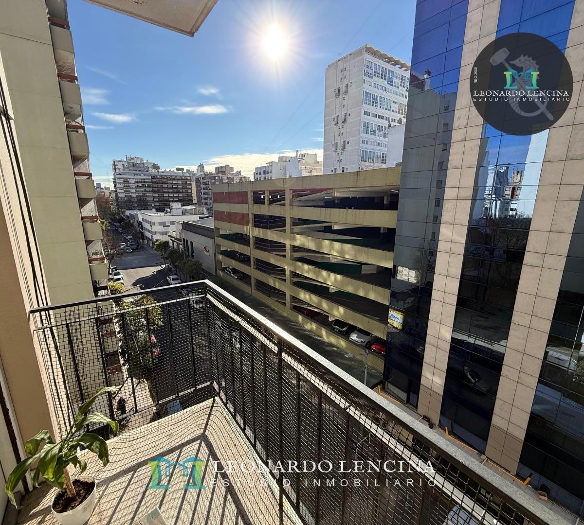 Departamento de 2 ambientes con dependencia, balcón y 2 baños