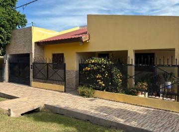 Casa · 190m² · 3 Ambientes · 1 Cochera · Se Vende Casa en Romang Santa Fe.