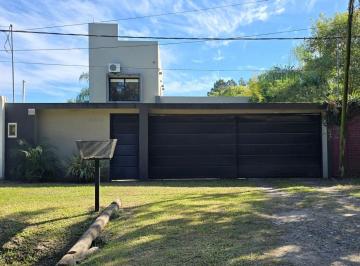 Casa · 106m² · 4 Ambientes · 2 Cocheras · Casa en Venta Reconquista