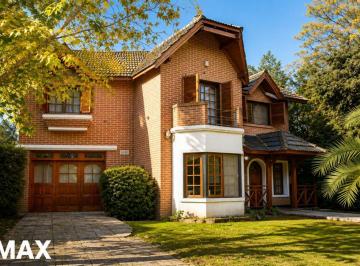 Casa · 240m² · 5 Ambientes · 1 Cochera · Venta Casa 5 Ambientes El Casco de Moreno
