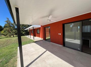 Casa · 185m² · 7 Ambientes · Venta Casa Las Golondrinas Golf Lujan