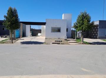 Casa · 140m² · 4 Ambientes · 1 Cochera · Casa en Venta en Barrio Cortaderas 3 a Estrenar