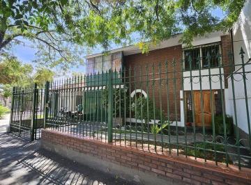 Casa · 186m² · 5 Ambientes · 1 Cochera · Venta - Permuta Casa Bº Bombal 3 Hab. Ciudad Mendoza